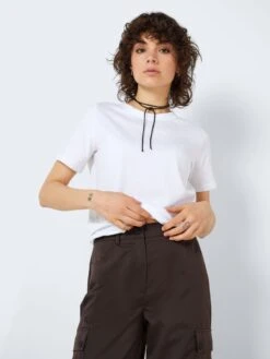 Noisy May SHORT SLEEVED TOP