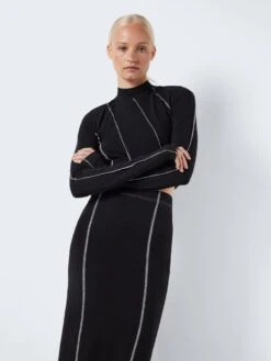 Noisy May LONG SLEEVED CROPPED TOP